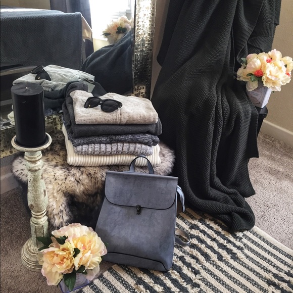 Neutral Mystery Box Of Tops - Picture 6 of 8